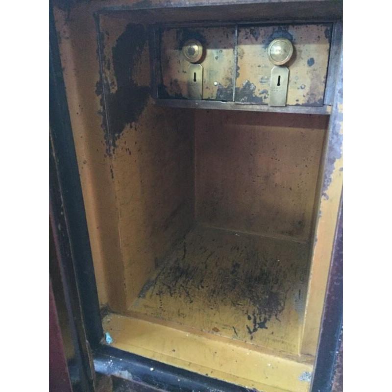Large Vintage safe with keys