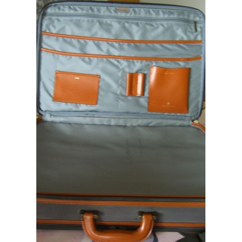 Lightweight briefcase with tough nylon exterior, lots of storage pockets