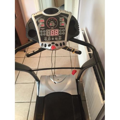 Treadmill and vibrating station