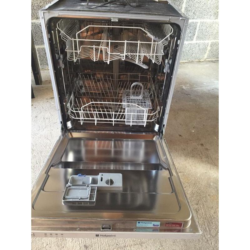 Hotpoint LFT114 built under dishwasher