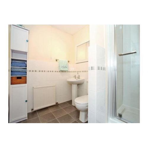 Double Room to let in a large 2 bed flat, Cults Area, work commitments means flat is empty a lot