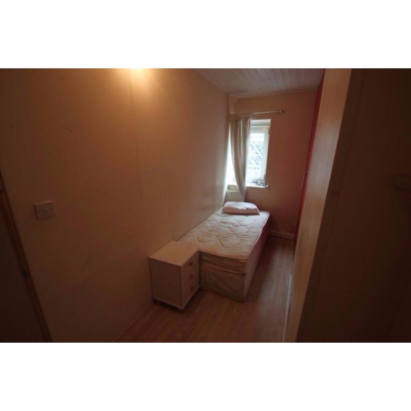Single Room Now Available, Fully Furnished, All Bills, Wifi, Cleaning Service Including