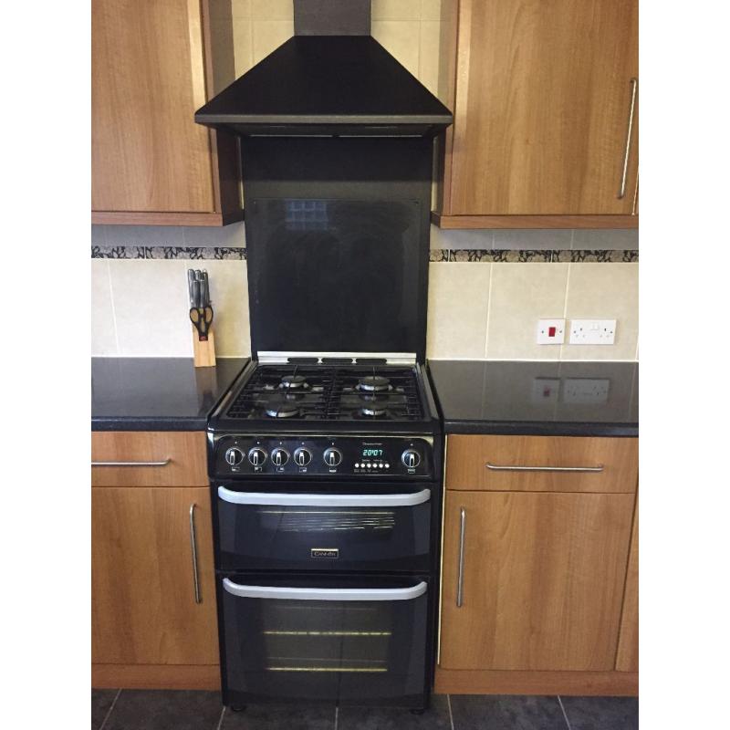 Large Double Rooms : Living Room : Two Toilets and Shower : 5 mins walk from Train Station