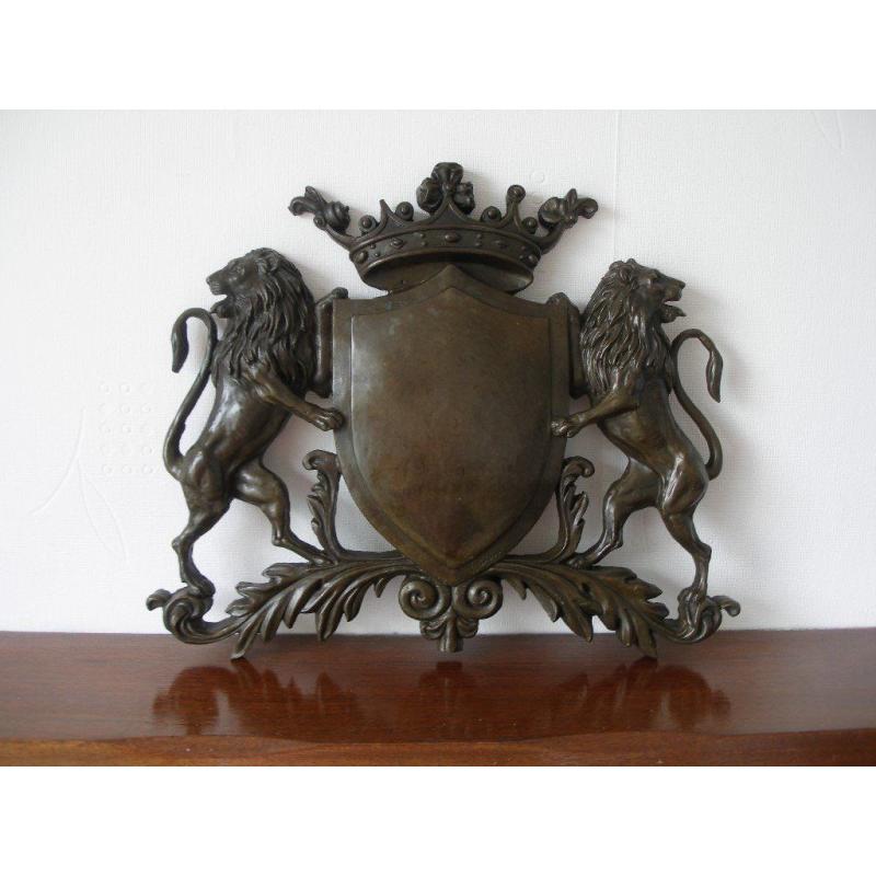 BRONZE SHIELD WITH 2 LIONS