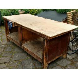 Work bench with built in woodworking vice