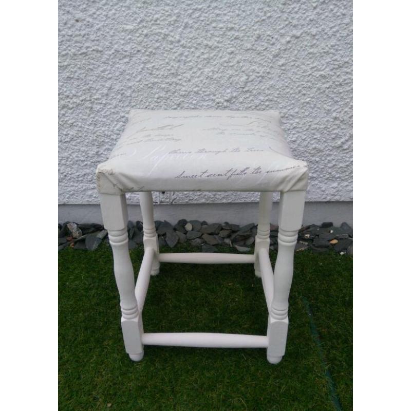 CUTE SHABBY CHIC STYLE FOOT STOOL