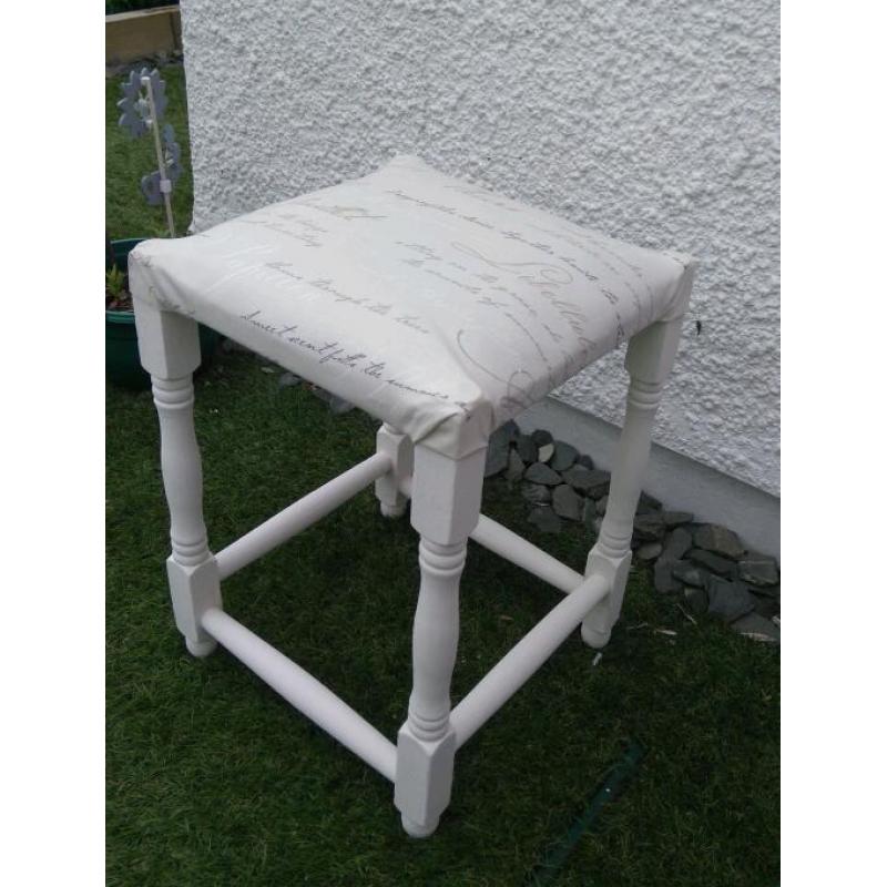 CUTE SHABBY CHIC STYLE FOOT STOOL