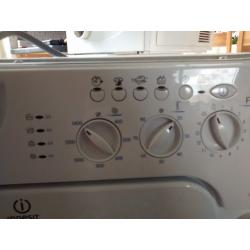 Integrated washing machine - perfect condition