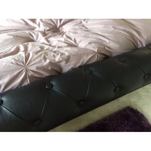 Black Leather Super King Size Bed Frame 6ft bed 'Looks Brand New'