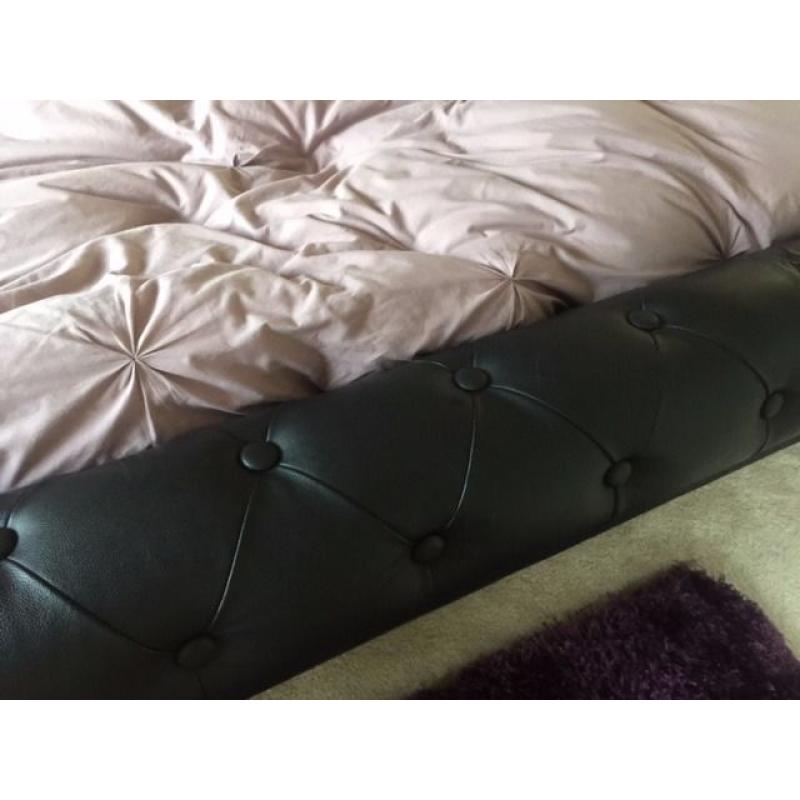 Black Leather Super King Size Bed Frame 6ft bed 'Looks Brand New'