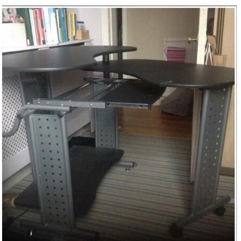 Ingenious Foldaway Desk