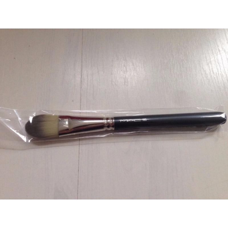 MAC 190 Foundation Brush Brand New in Packaging