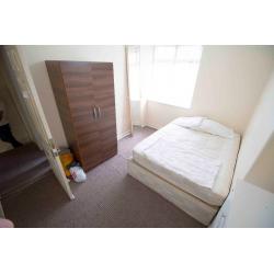 Room to rent in fully furnished house in Acton