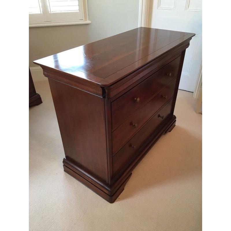 Chest of drawers