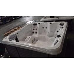Brand New Balboa 5 Seat Hot Tub - Free Delivery & Installation