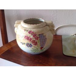 Decorous pottery . 30s? Pretty bowl