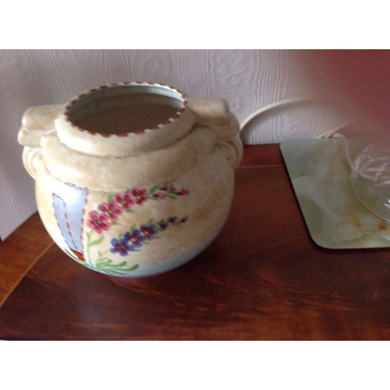Decorous pottery . 30s? Pretty bowl