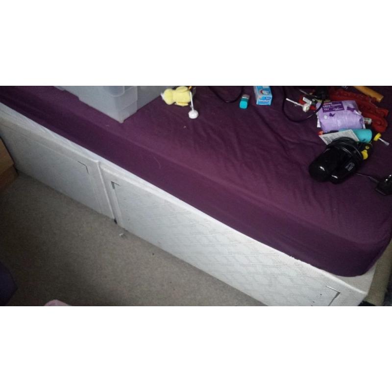 Double divan bed
