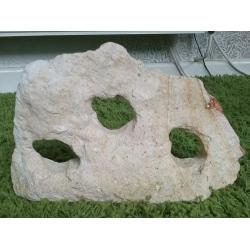 Decorative ornament for aquariums
