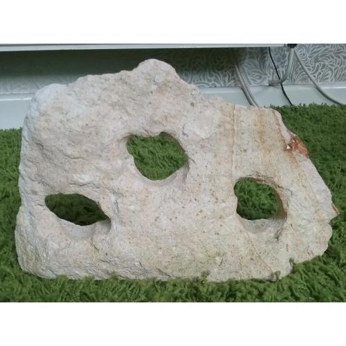 Decorative ornament for aquariums