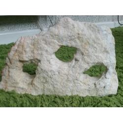 Decorative ornament for aquariums