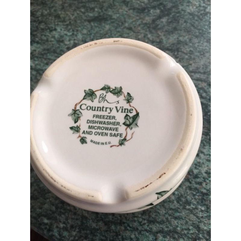 Country vine ramekin dishes (8)