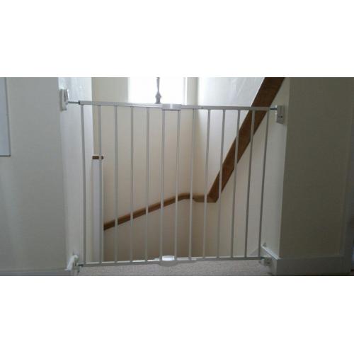 Lindam Push-To-Shut Extending Metal Safety Gate