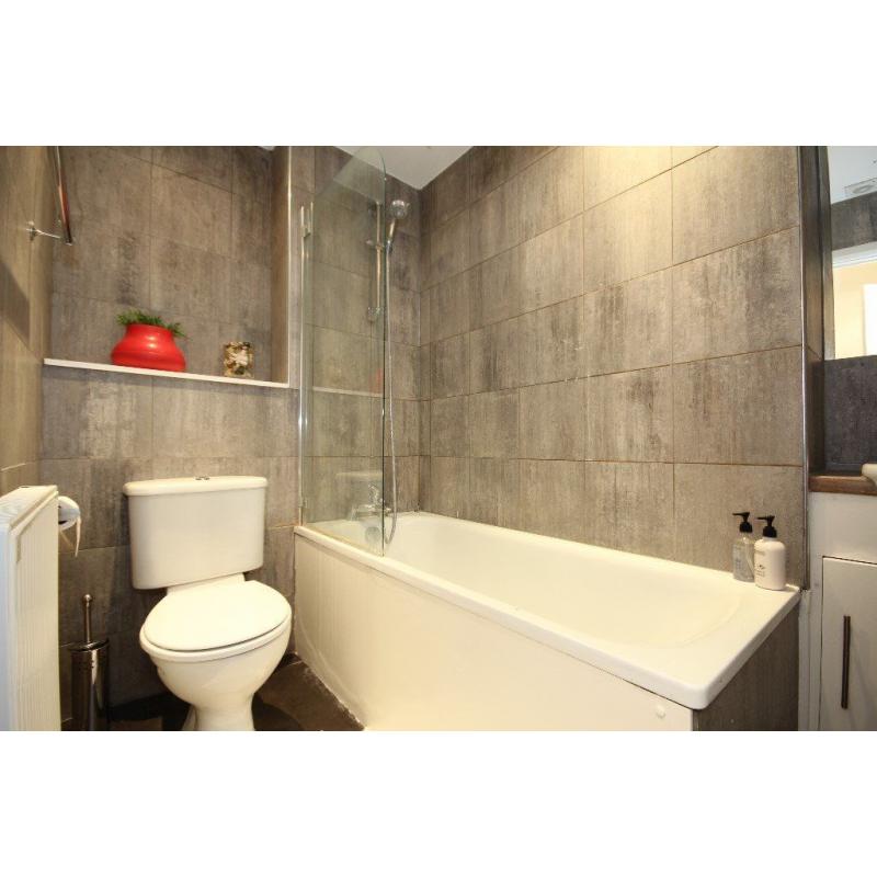 N. TWIN ROOM IN A FLAT **ALL INCLUSIVE **BRICK LANE **ZONE 1 *LIVING ROOM *FIRST WEEK FREE