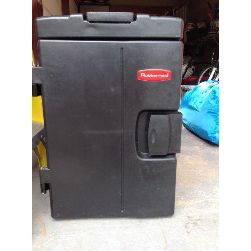 Rubbermaid front loading hot/cold cabinet