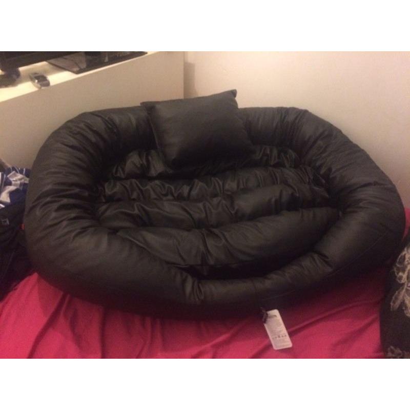 **REDUCED** L / XL FAUX LEATHER BLACK DOG BED