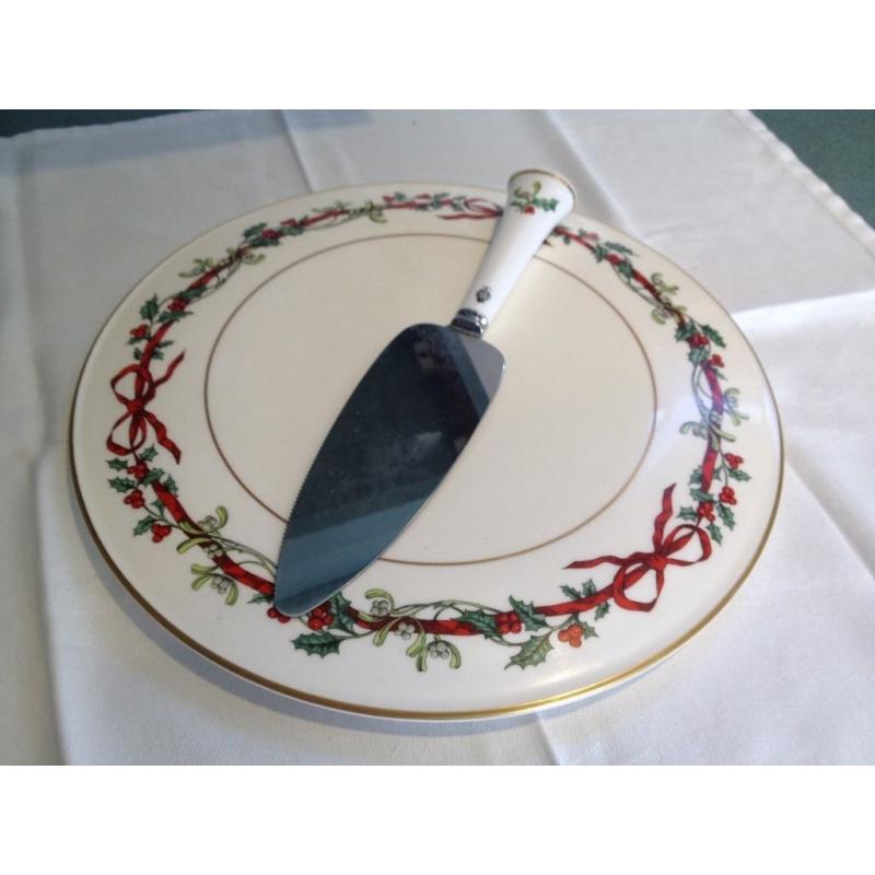 Royal Worcester "Holly Ribbons" Christmas cake serving plate and matching cake slice