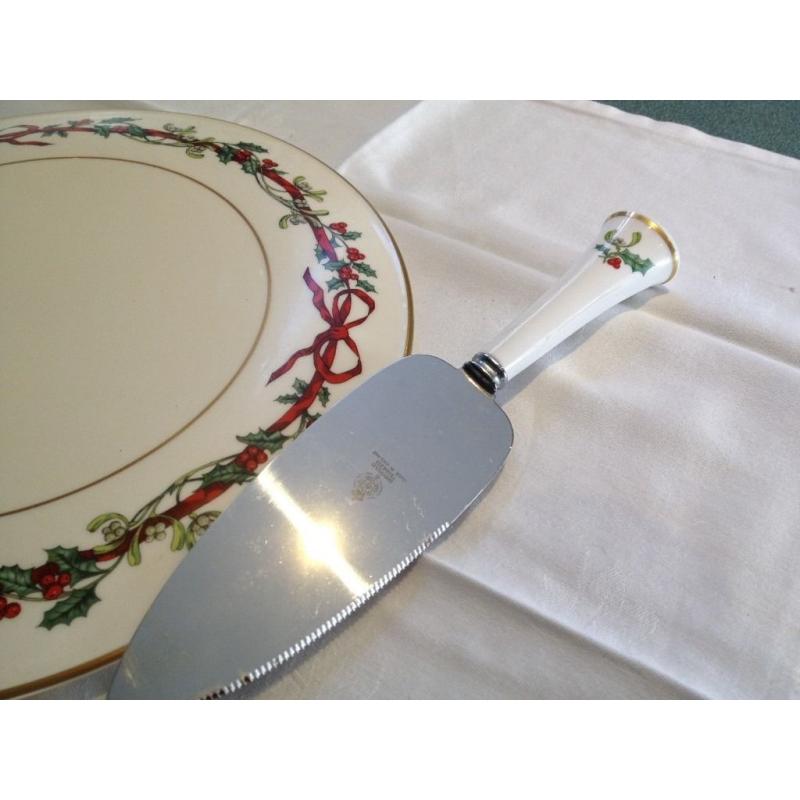 Royal Worcester "Holly Ribbons" Christmas cake serving plate and matching cake slice