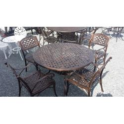 6 SEATER CREAM SET GARDEN CHAIRS AND TABLE IN CAST ALUMINIUM VERY GOOD QUAILTY. ALL ARM CHAIRS.