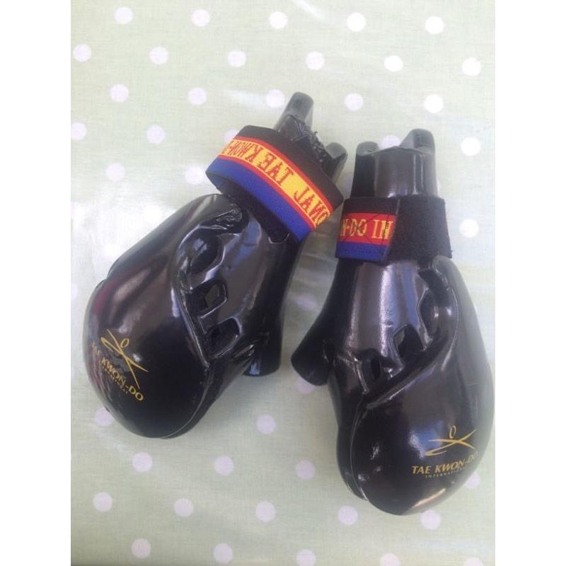 Taekwondo Sparing Protective Gloves, Small Size