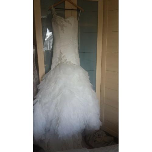 confetti and lace wedding dress