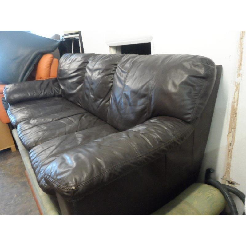 LEATHER SOFA SET THREE SEATER & TWO SEATER IN VERY GOOD CONDITION DELIVER FREE LOCAL 07761586744