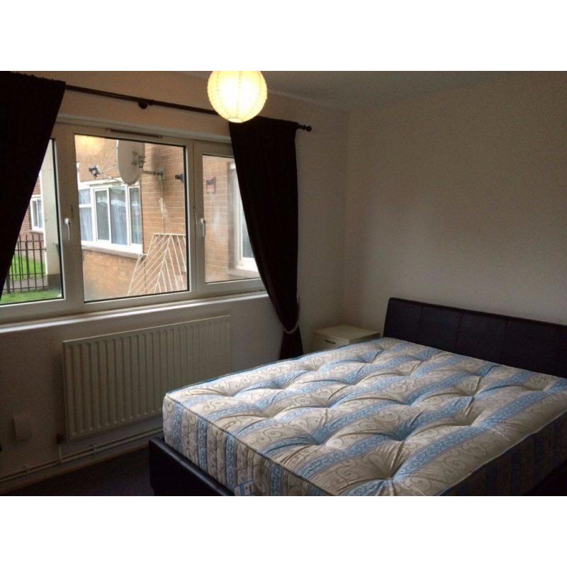 STOCKWELL DOUBLE ROOM AVAILABLE IN A COSY FLAT ZONE 2