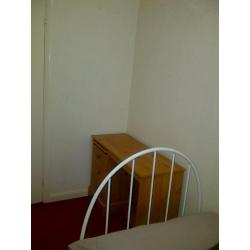 Spacious Single Room to Let Near Kingsbury Station – Preferably female