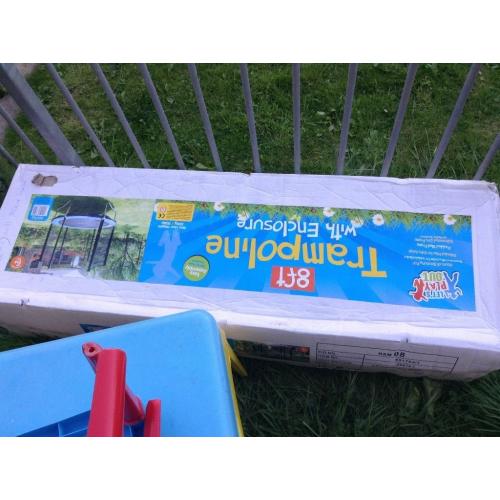 8ft trampoline and enclosure
