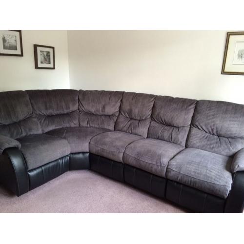 Corner sofa with 2 electric recliners