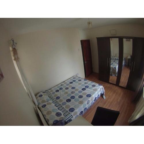 AMAZING DOUBLE FOR ONE PERSON! AVAILABLE FROM TODAY! MILE END! 130PW!