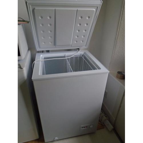 ESSENTIALS C99CF13 Chest Freezer - White