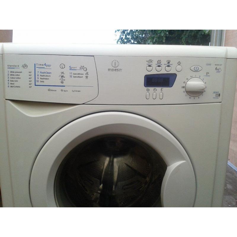 Indesit washing machine, Model WIXE127.
