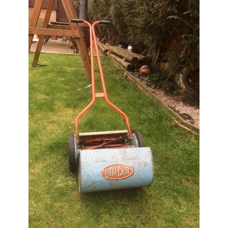 Push along lawn mower