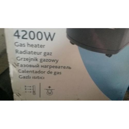 portable Gas heater with gas container included. as new with box.