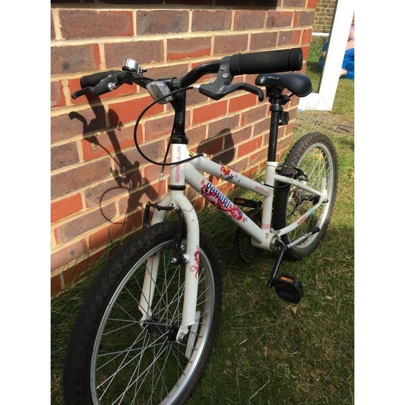Girls Halfords Appollo Gemini Bike