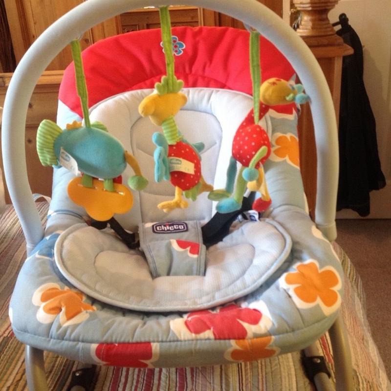 CHICCO BABY ROCKER WITH NEWBORN INLAY