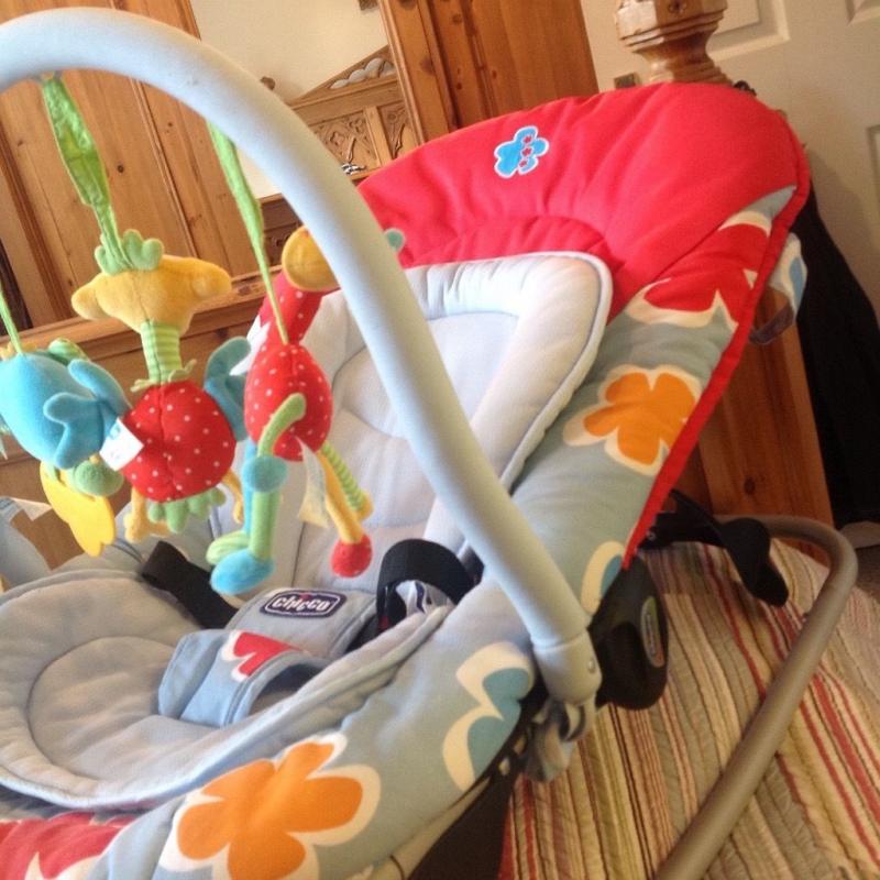 CHICCO BABY ROCKER WITH NEWBORN INLAY