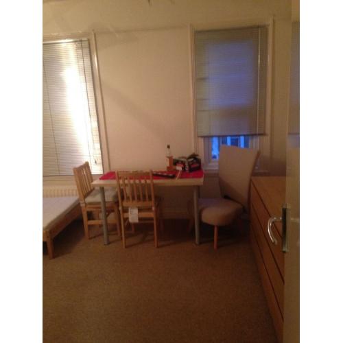 single room to let in Kilburn