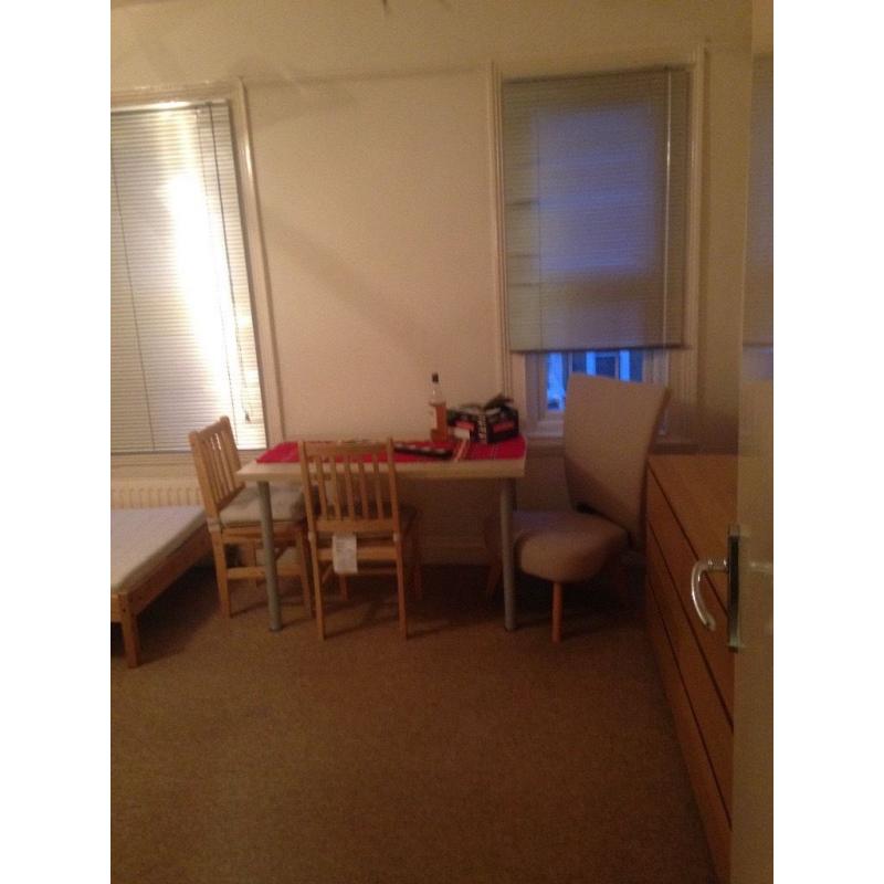 single room to let in Kilburn